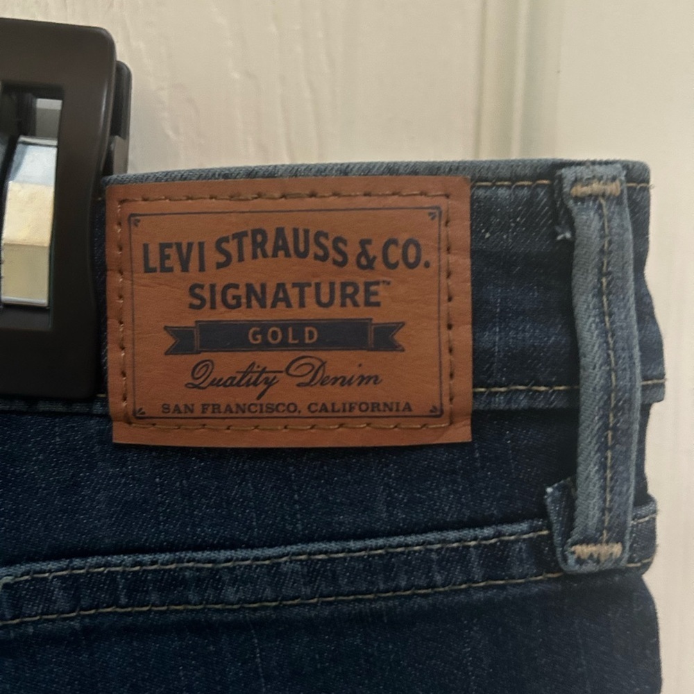 Levi Strauss Signature Gold Totally Shaping Bootcut Jeans Dark Wash Women’s - Picture 4 of 8